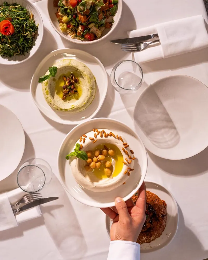 Plato terminado en la mesa — du Liban, Plaza de la Moraleja