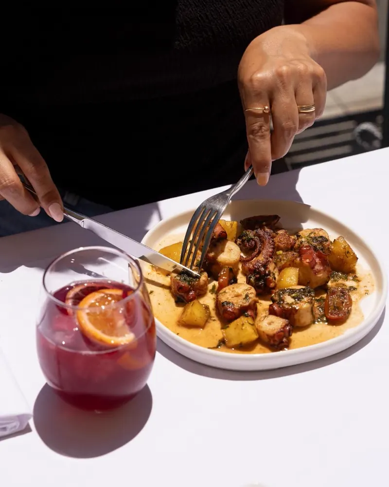 Pan, hummus y menta en el primer bocado — du Liban, Plaza de la Moraleja