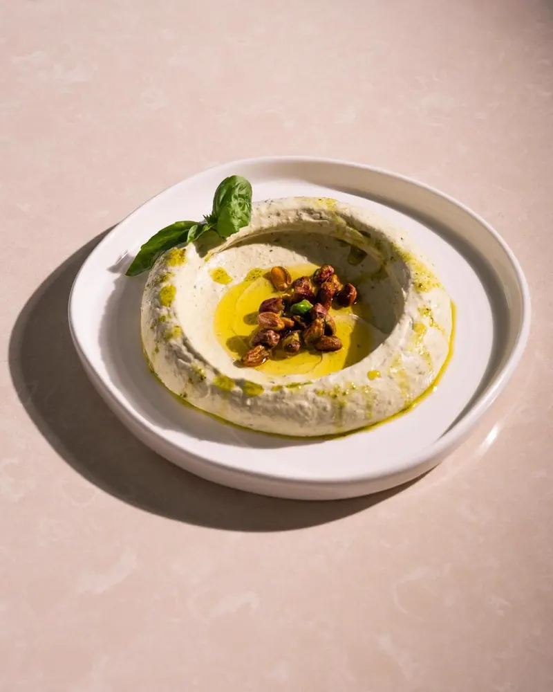 Lahme bi Aajin recién hecho en el restaurante libanés du Liban de Alcobendas