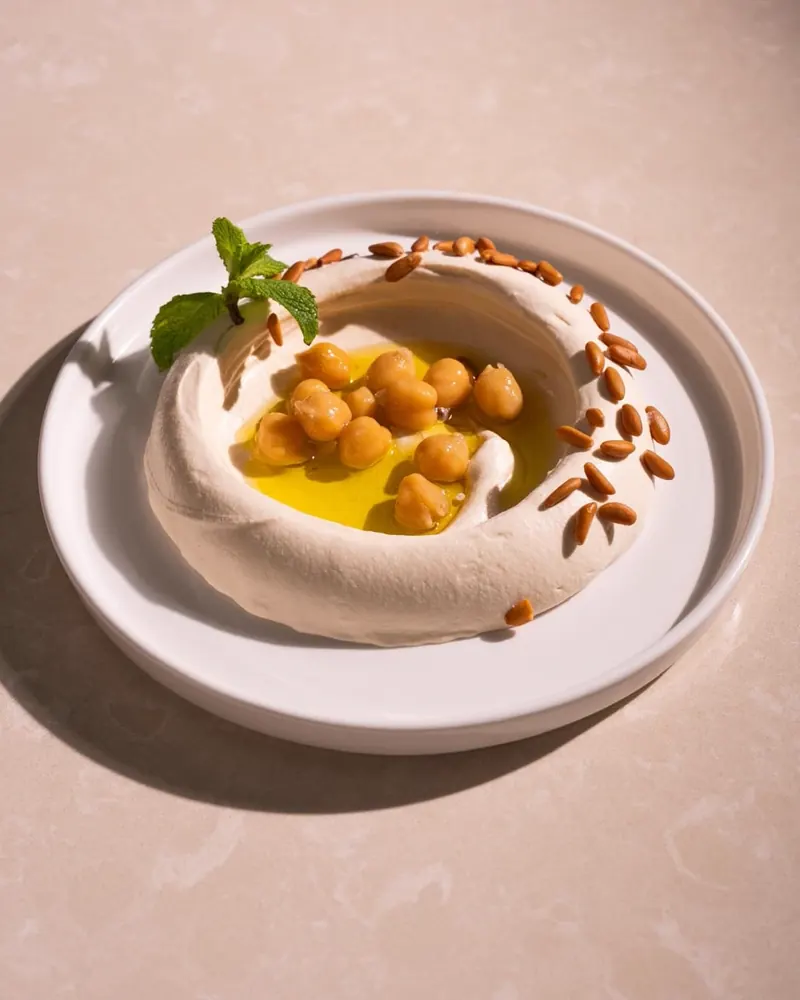 Detalle de plato de mezze caliente — du Liban, Plaza de la Moraleja