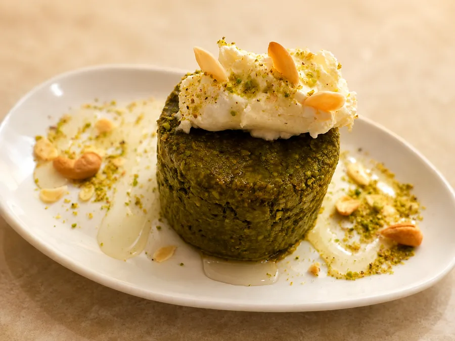 Mafroukit con ashta y pistacho en el restaurante libanés du Liban de Alcobendas